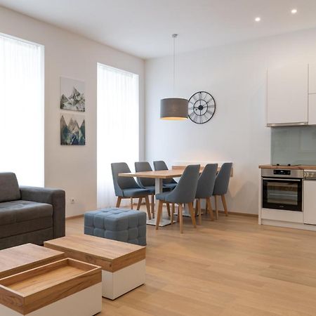 וינה Modern 3 Room Apartment In A Prime Location מראה חיצוני תמונה