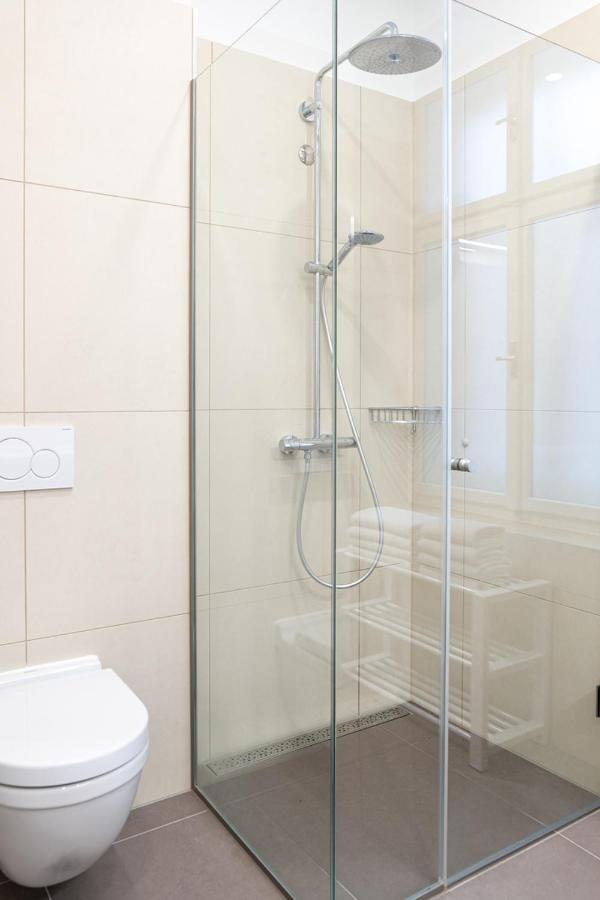 וינה Modern 3 Room Apartment In A Prime Location מראה חיצוני תמונה