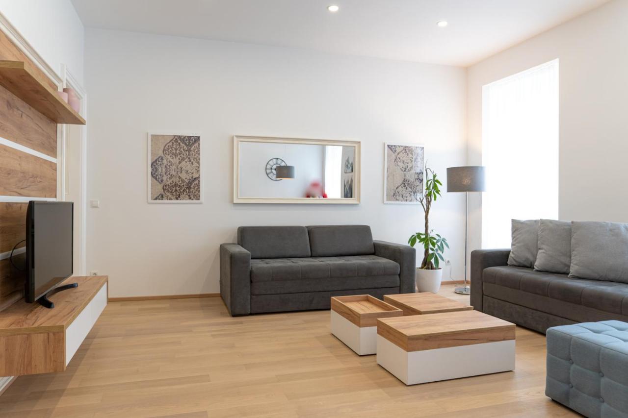 וינה Modern 3 Room Apartment In A Prime Location מראה חיצוני תמונה