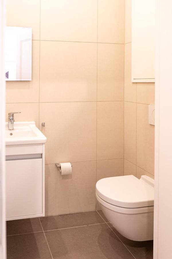 וינה Modern 3 Room Apartment In A Prime Location מראה חיצוני תמונה