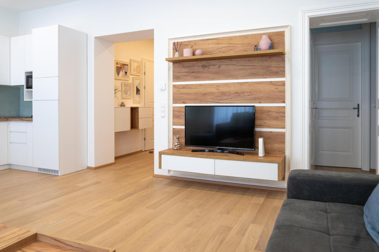 וינה Modern 3 Room Apartment In A Prime Location מראה חיצוני תמונה