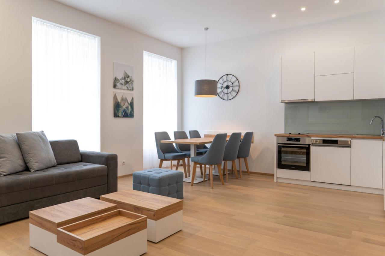 וינה Modern 3 Room Apartment In A Prime Location מראה חיצוני תמונה