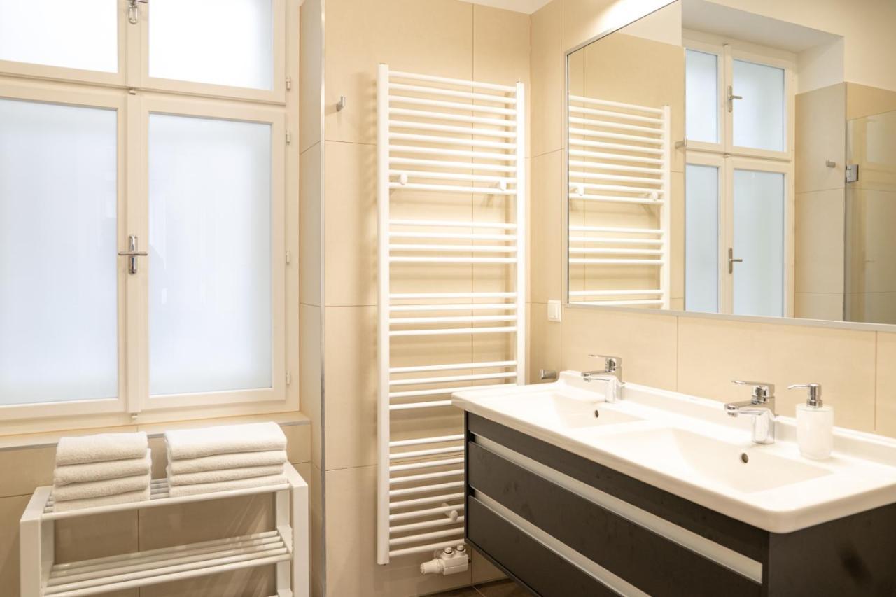 וינה Modern 3 Room Apartment In A Prime Location מראה חיצוני תמונה