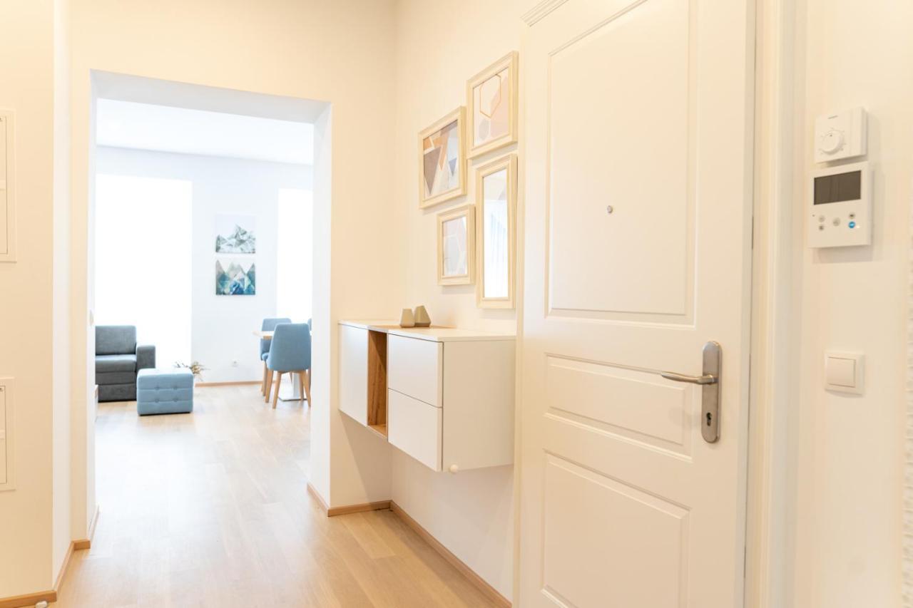 וינה Modern 3 Room Apartment In A Prime Location מראה חיצוני תמונה